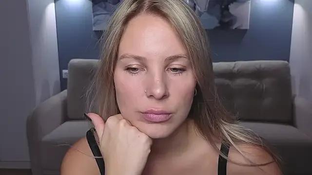 Freechat MelanieBennett on StripChat