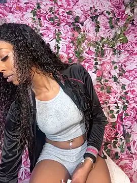 Freechat mismialove on StripChat