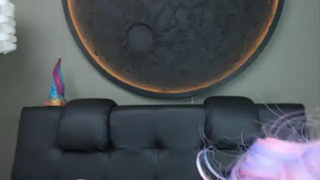 Freechat miss_sharlotte18 on StripChat