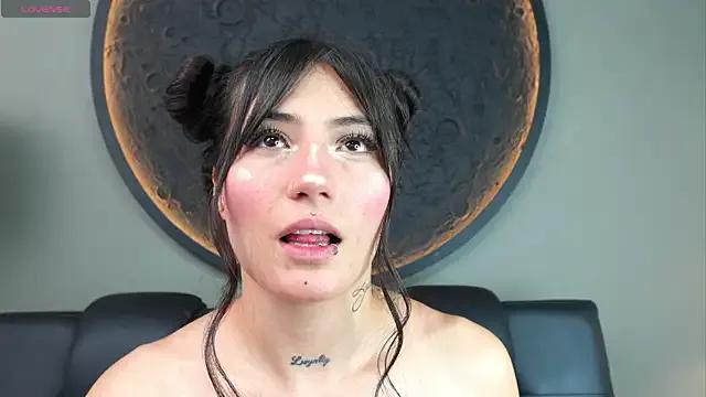 Freechat miss_sharlotte18 on StripChat