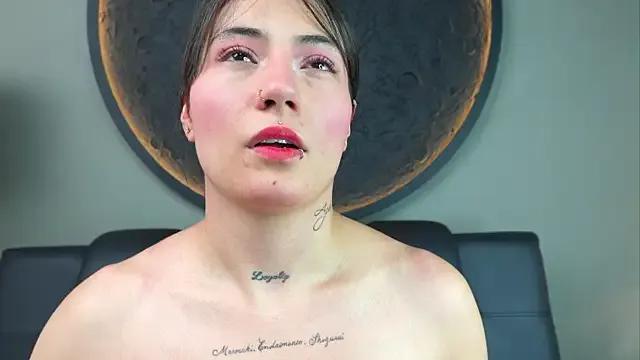 Freechat miss_sharlotte18 on StripChat