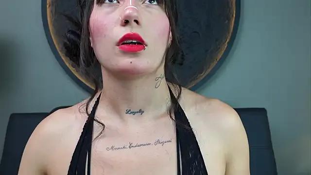 Freechat miss_sharlotte18 on StripChat