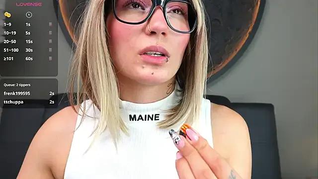 Freechat miss_sharlotte18 on StripChat