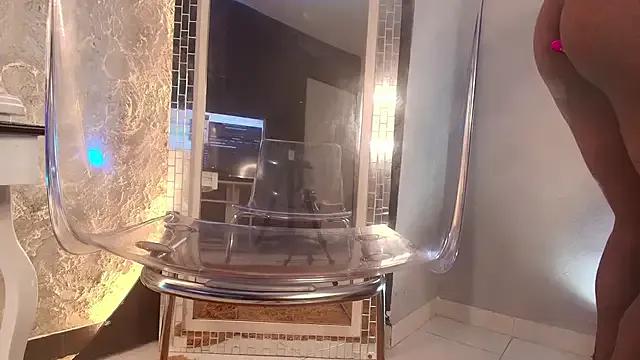 Freechat NaomiQueents on StripChat