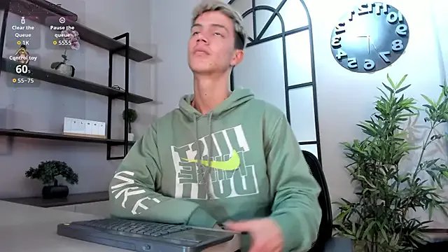 Freechat nicktorn on StripChat