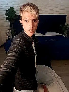 Freechat nicktorn on StripChat