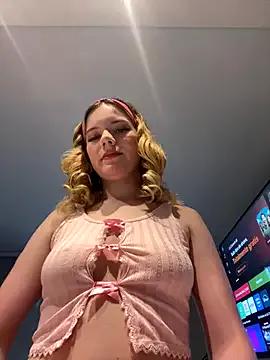 Freechat NicoleCut on StripChat