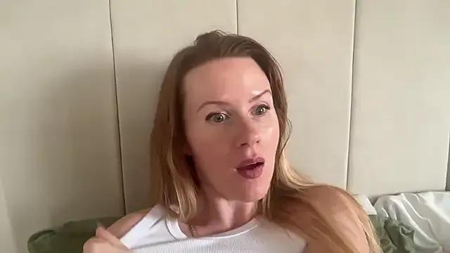 Freechat redheadrosie69 on StripChat