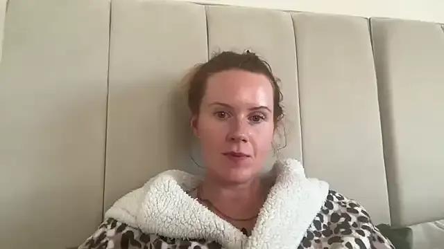 Freechat redheadrosie69 on StripChat