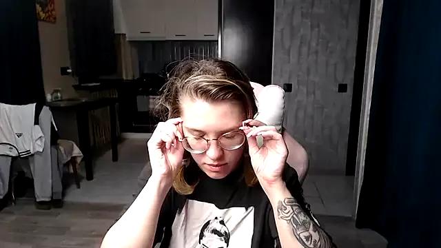 Freechat Reginasmilee on StripChat