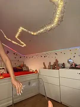 Freechat SelenaBee on StripChat