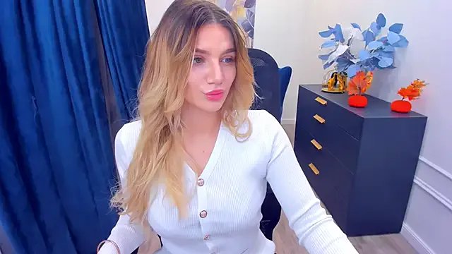 SelenaeMoore on StripChat