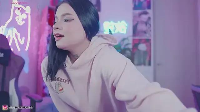 Freechat sensualkattt on StripChat