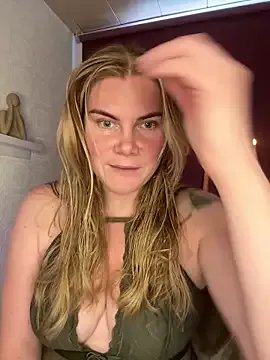 SexyBlondJoanna on StripChat