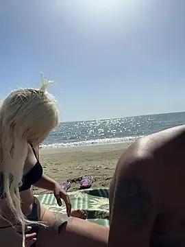 Freechat sexycouples35 on StripChat