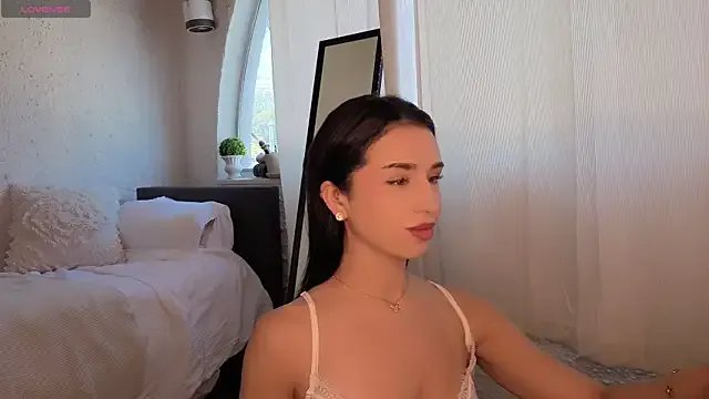 Freechat ShyColette on StripChat