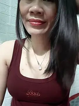 Singlemom69x on StripChat