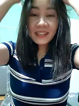 Singlemom69x on StripChat