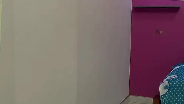 Freechat skinnybarbie022 on StripChat