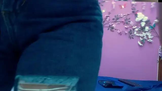 Freechat skinnybarbie022 on StripChat