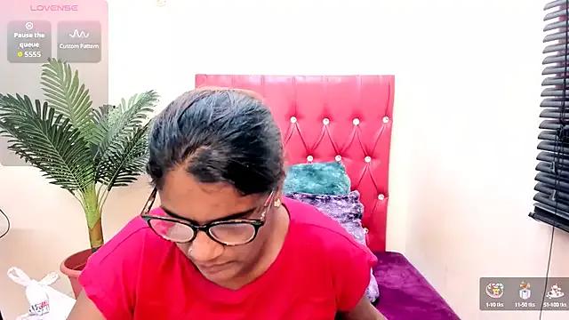 Strawberry_Lips on StripChat