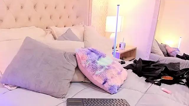 StripChat SuccubusDolly is Freechat SuccubusDolly — oil in my peach