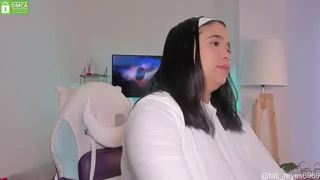 Freechat tati_reyess on StripChat