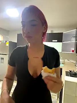 Freechat theladymonserrateshow on StripChat