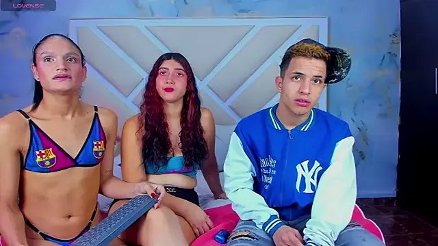 TrioPecadoVIP on StripChat