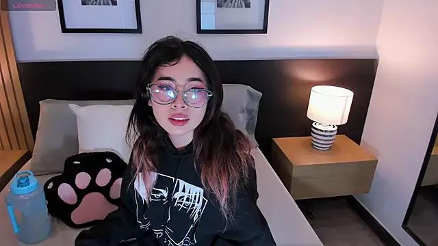 Group vi_anaya on StripChat