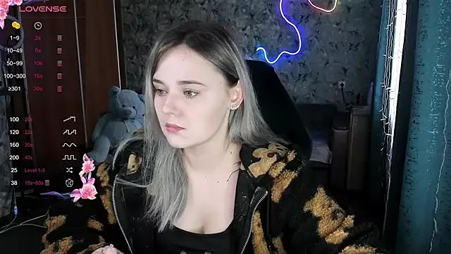 Freechat Your_small_bunny on StripChat