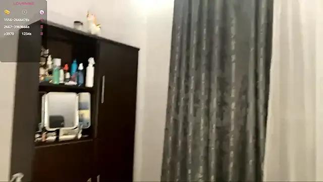 Freechat YourLittleElfie on StripChat