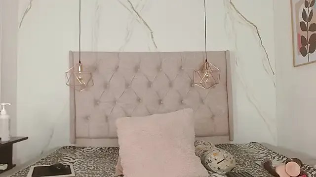 Freechat zamira_44 on StripChat